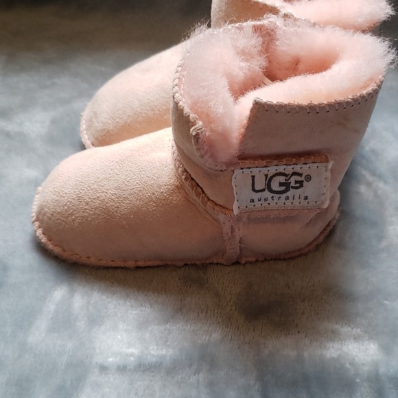 Pale pink uggs booties - Picture 2 of 4